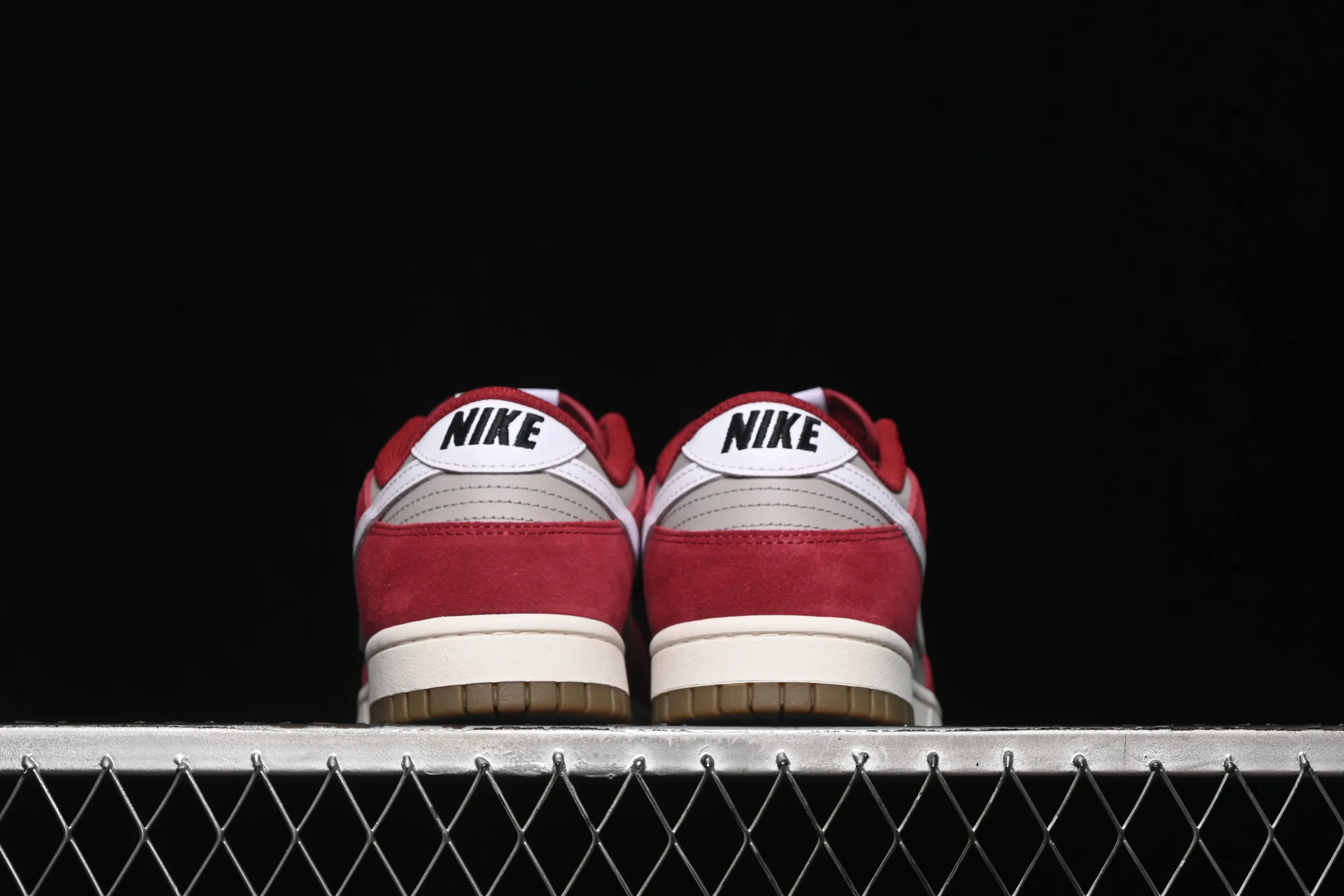 All categories Nk SB Dunk Series Nk SB Dunk Low High-end customized low-top sneakers Nike SB Dunk Low white and red low-top casual sneakers IB6399-004